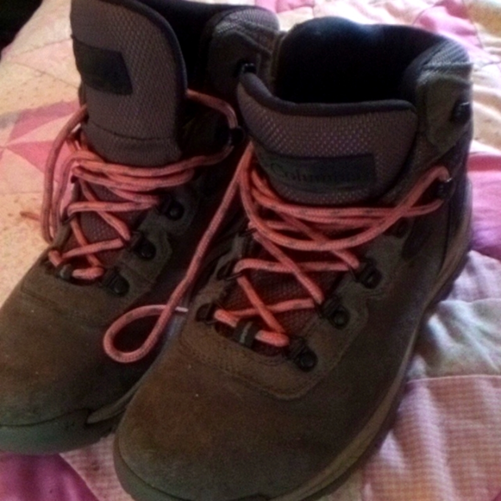 Women's Columbia Trail runners